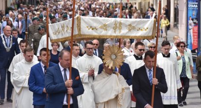Eucharystia ma siłę tworzenia wspólnoty”. Uroczystości Bożego Ciała w Toruniu