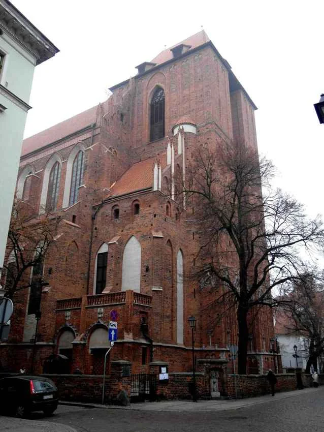 Nasza matka w nowe szaty odziana…