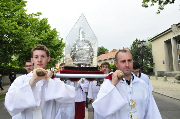 Pielgrzymka ministrantów i lektorów do grobu św. Wojciecha w Gnieźnie