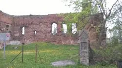 Ruiny zamku w Radzikach Dużych