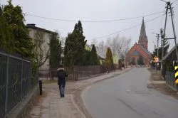 Droga do kościoła w Złotorii