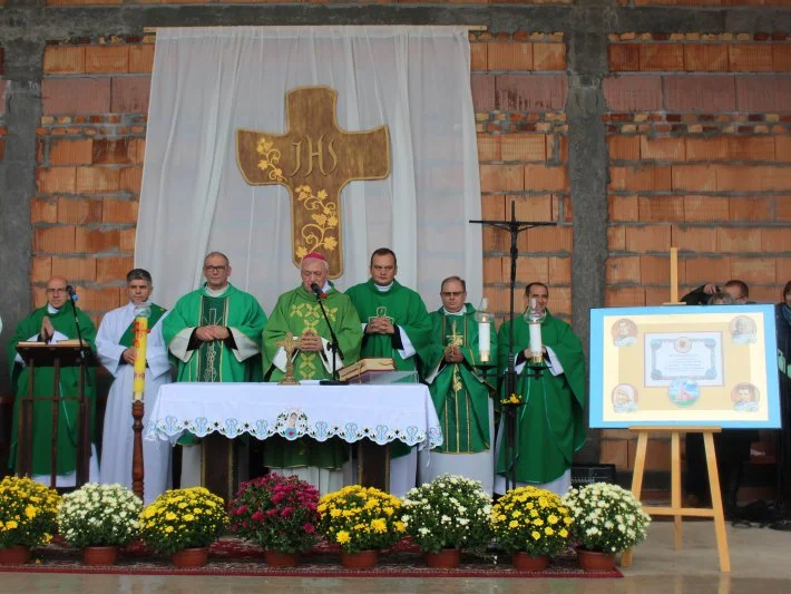 Nowa świątynia w Łubiance