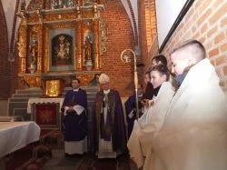 Otwarcie Bramy Miłosierdzia w konkatedrze Trójcy Świętej w Chełmży