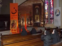 Pożegnanie symboli ŚDM w diecezjalnym sanktuarium Miłosierdzia Bożego w Toruniu