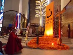 Pożegnanie symboli ŚDM w diecezjalnym sanktuarium Miłosierdzia Bożego w Toruniu