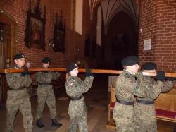 Symbole ŚDM w parafii pw. św. Mikołaja w Grudziądzu