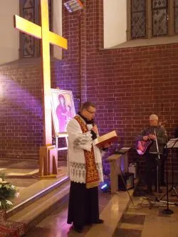 Symbole ŚDM w parafii pw. św. Mikołaja w Grudziądzu