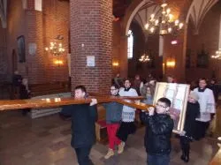 Pożegnanie symboli ŚDM w parafii pw. św. Mikołaja w Grudziądzu