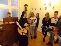 Symbole ŚDM w kaplicy Sióstr Elżbietanek w Grudziądzu