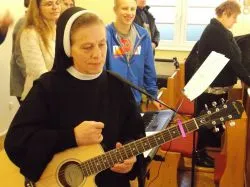 Symbole ŚDM w kaplicy Sióstr Elżbietanek w Grudziądzu
