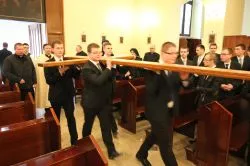 Symbole ŚDM w Wyższym Seminarium Duchownym w Toruniu