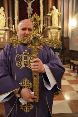 Relikwie Krzyża Świętego w sanktuarium MB Podgórskiej w Toruniu