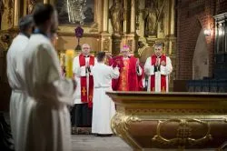 Liturgia Męki Pańskiej z bp. Andrzejem Suskim