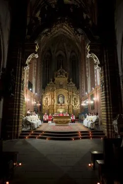 Liturgia Męki Pańskiej z bp. Andrzejem Suskim