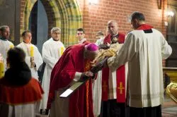 Liturgia Męki Pańskiej z bp. Andrzejem Suskim