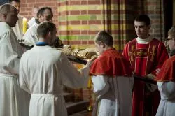 Liturgia Męki Pańskiej z bp. Andrzejem Suskim