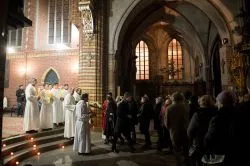 Liturgia Męki Pańskiej z bp. Andrzejem Suskim