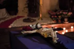Liturgia Męki Pańskiej z bp. Andrzejem Suskim