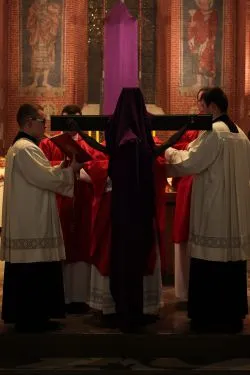 Liturgia Męki Pańskiej z bp. Józefem Szamockim