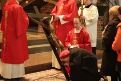 Liturgia Męki Pańskiej z bp. Józefem Szamockim