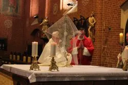Liturgia Męki Pańskiej z bp. Józefem Szamockim
