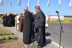 Odsłonięcie tablicy upamiętniającej wizytę św. Jana Pawła II w Toruniu