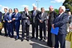 Odsłonięcie tablicy upamiętniającej wizytę św. Jana Pawła II w Toruniu