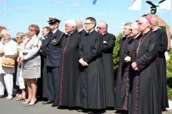 Odsłonięcie tablicy upamiętniającej wizytę św. Jana Pawła II w Toruniu