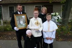 Wprowadzenie relikwii św. Jana Pawła II w Szembruku