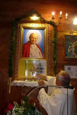 Wprowadzenie relikwii św. Jana Pawła II w Szembruku