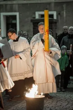 Wigilia Paschalna w katedrze Świętych Janów