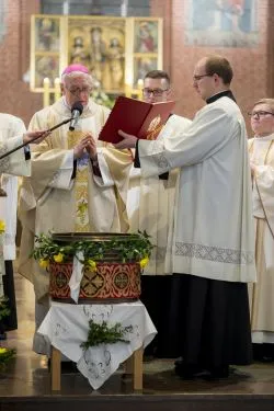 Wigilia Paschalna w katedrze Świętych Janów