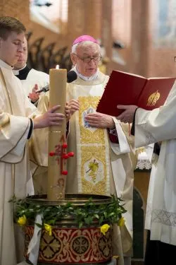 Wigilia Paschalna w katedrze Świętych Janów
