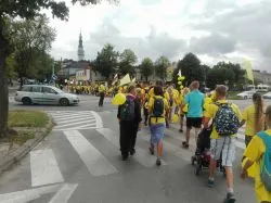 Akademicka grupa żółta w drodze na Jasną Górę