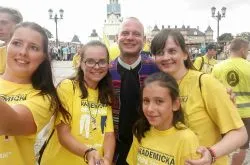 Akademicka grupa żółta w drodze na Jasną Górę
