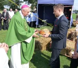 Dożynki Diecezjalne w Grzybnie