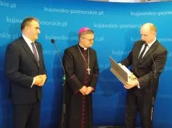 Bp Wiesław Śmigiel z wizytą u władz wojewdztwa i miasta