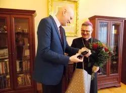 Bp Wiesław Śmigiel z wizytą u władz wojewdztwa i miasta