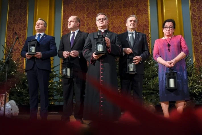 Bp Wiesław Śmigiel na spotkaniu opłatkowymsamorządowców i parlamentarzystów