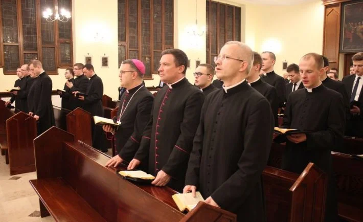 Bp Wiesław Śmigiel z kolędą w seminarium