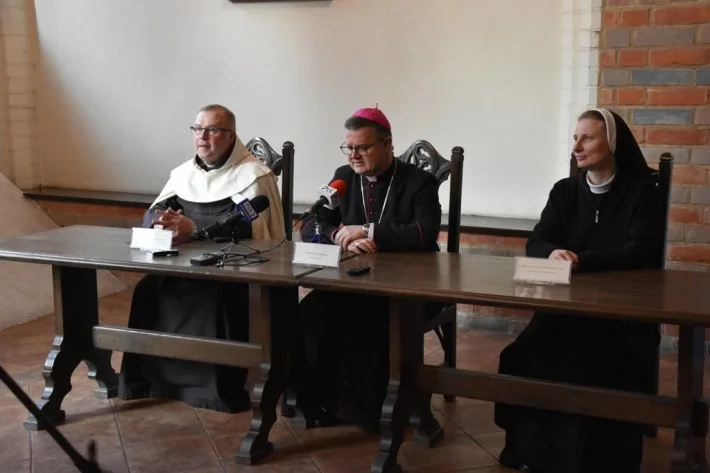 Ekshumacja Sł. Bożego bp. A. P. Szelążka - konferencja prasowa
