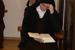Czytanie Biblii w Karmelu