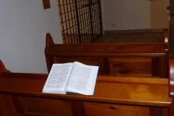Czytanie Biblii w Karmelu