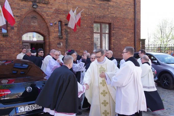 Ingres bp. Wiesława do konkatedry w Chełmży