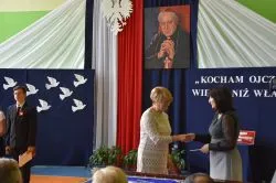 Nadanie im. kard. Stefana Wyszyńskiego Szkole Podstawowej w Sampławie