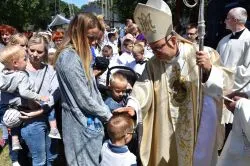 Koronacja wizerunku Matki Bożej Brzemiennej w Chełmoniu