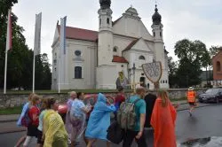 Bp Wiesław odwiedził pielgrzymów