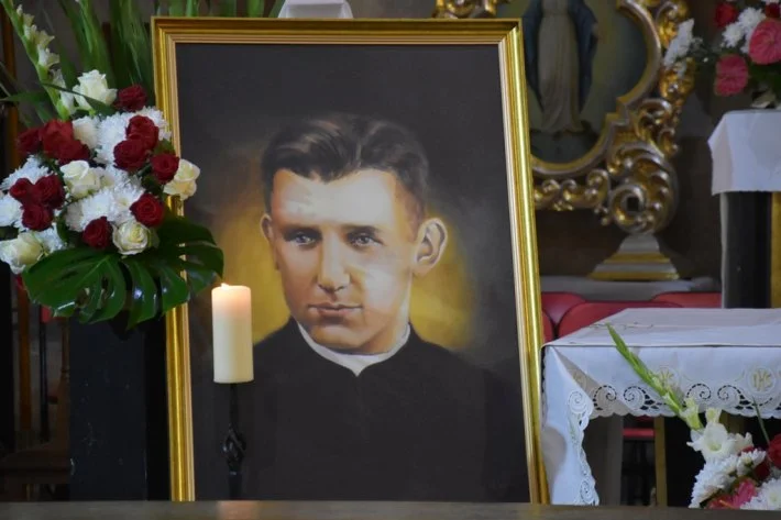 Uroczystość nadania im. bł. ks. Frelichowskiego szkole w Nicwałdzie