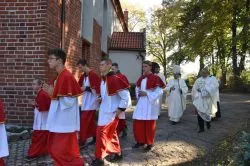 Uroczystość nadania im. bł. ks. Frelichowskiego szkole w Nicwałdzie
