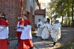 Uroczystość nadania im. bł. ks. Frelichowskiego szkole w Nicwałdzie